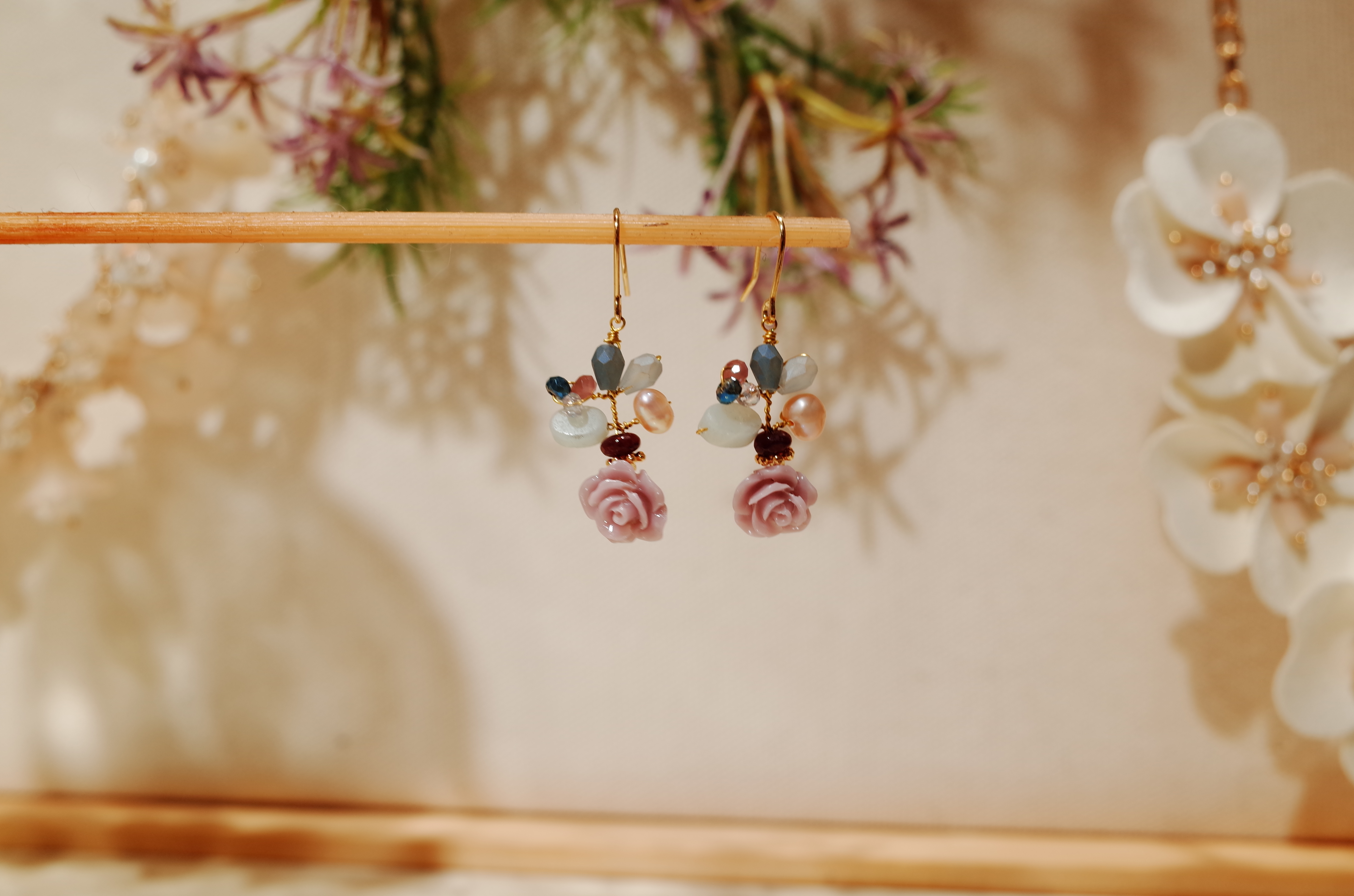 <b><p>Purple Rose drop earring</p></b><b><p>すみれ色 バラドロップ イヤリング</p></b><br /><br /><p align='center'>