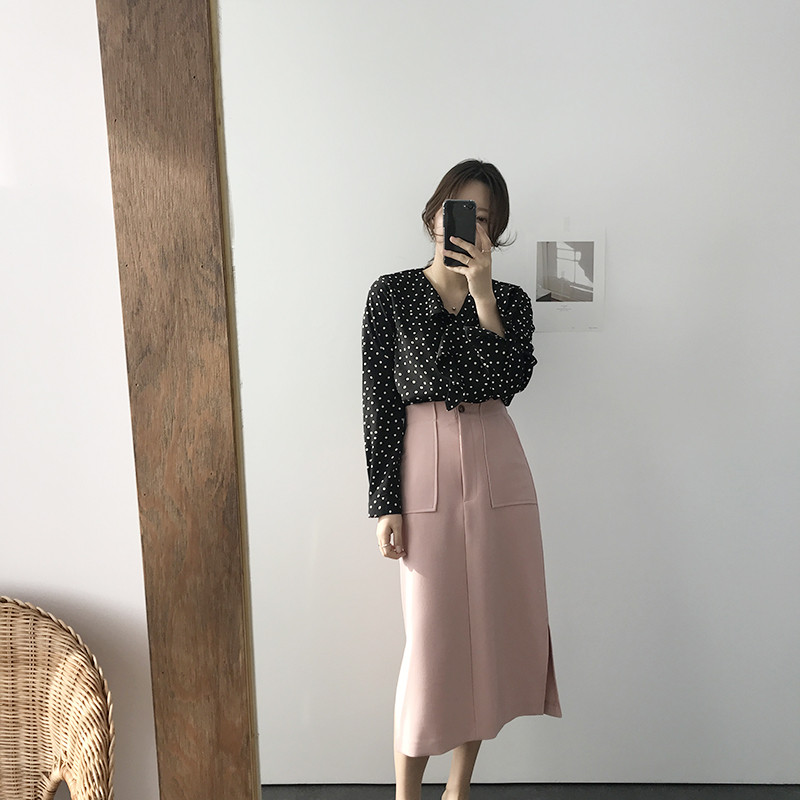 <b><p>dot Frill blouse DT170105022-23 Female coordinatio</p></b><b><p>ドット フリルブラウス DT170105022-23 女性コーディネート 会社員</p></b><br /><br /><p align='center'>