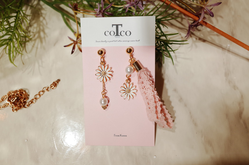 <b><p>daisy race Unknown earring</p></b><b><p>デイジー レース オンバル イヤリング</p></b><br /><br /><p align='center'>