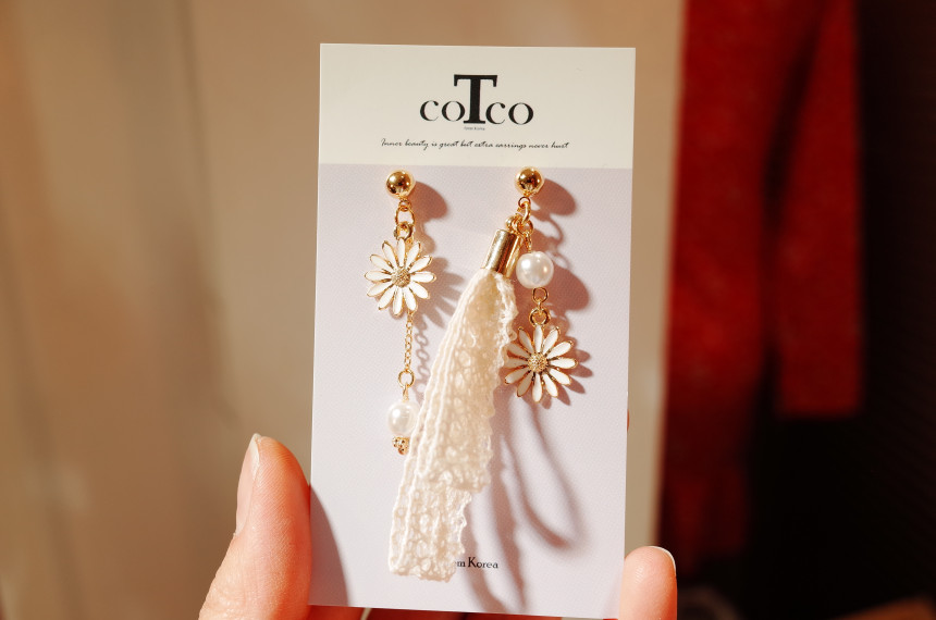 <b><p>daisy race Unknown earring</p></b><b><p>デイジー レース オンバル イヤリング</p></b><br /><br /><p align='center'>