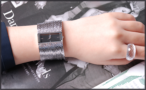 <b><p>Tic Tok ch metal Bangle clock</p></b><b><p>ティクトク シック メタル バングル 時計</p></b><br /><br /><p align='center'>