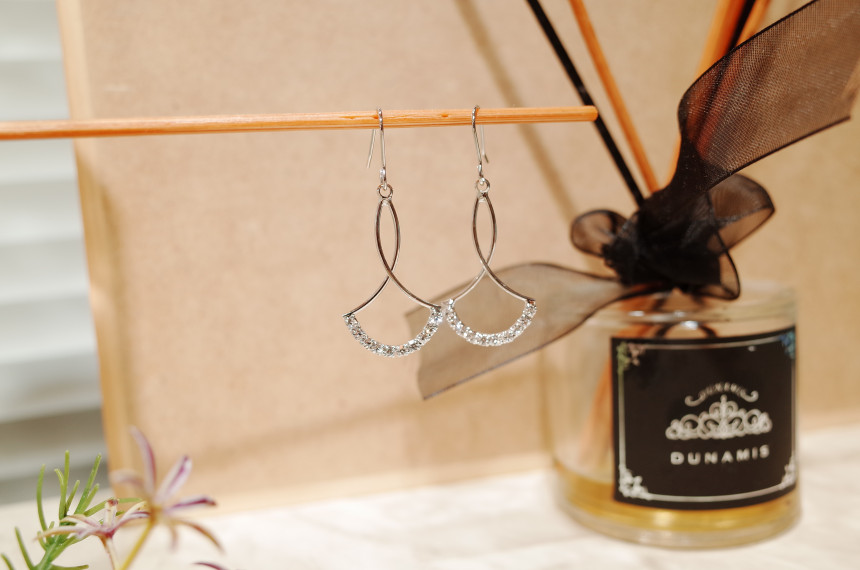 <b><p>Elegance 훕 earring</p></b><b><p>エレガンス フプ イヤリング</p></b><br /><br /><p align='center'>