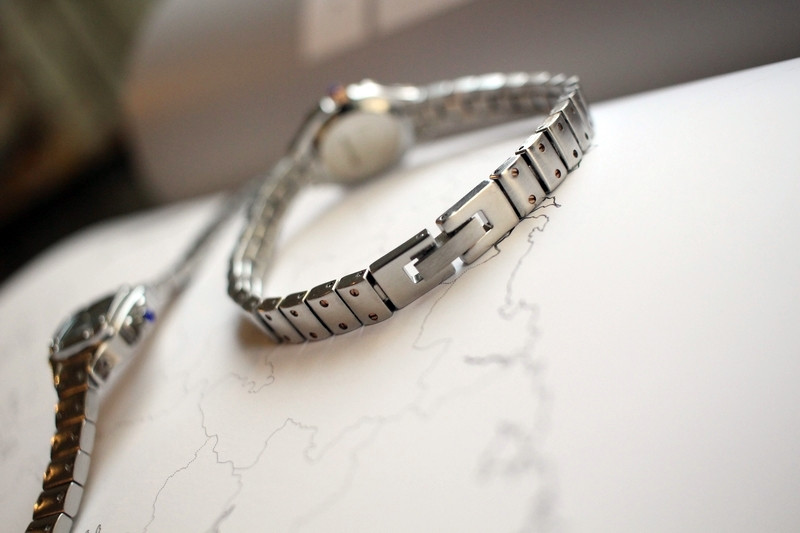 <b><p>Minimal edge Won Met watch fee 20's Ref</p></b><b><p>ミニマル エッジ 女性 メタル時計 20代 洗練された すっきりとした カジュアル</p></b><br /><br /><p align='center'>