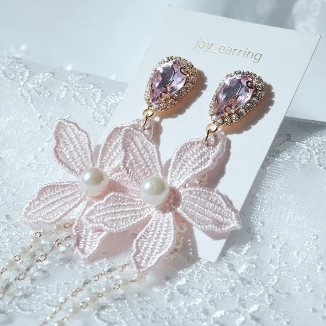 <b><p>race Flower Pearl crystal Drop ring Soft</p></b><b><p>レース 花 真珠 クリスタル ドロップ イヤリング ほのか 女性らしいルック オールブラファッション</p></b><br /><br /><p align='center'>