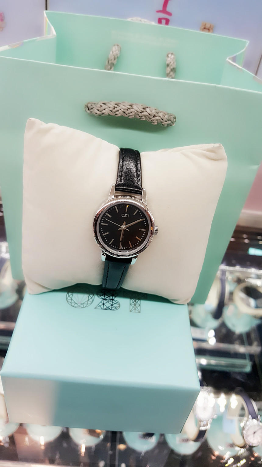 <b><p>OST Flying Black Day Ladies Watch OTC218304ASB</p></b><b><p>OST フライングブラックデー女性の腕時計 OTC218304ASB</p></b><br /><br /><p align='center'>