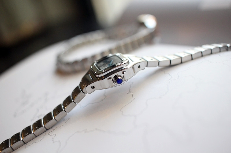 <b><p>Minimal edge Won Met watch fee 20's Ref</p></b><b><p>ミニマル エッジ 女性 メタル時計 20代 洗練された すっきりとした カジュアル</p></b><br /><br /><p align='center'>