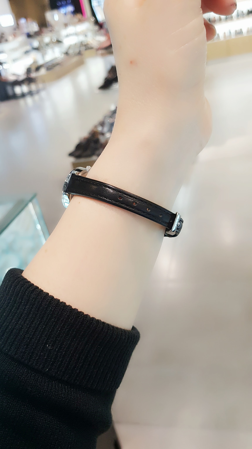 <b><p>OST Flying Black Day Ladies Watch OTC218304ASB</p></b><b><p>OST フライングブラックデー女性の腕時計 OTC218304ASB</p></b><br /><br /><p align='center'>