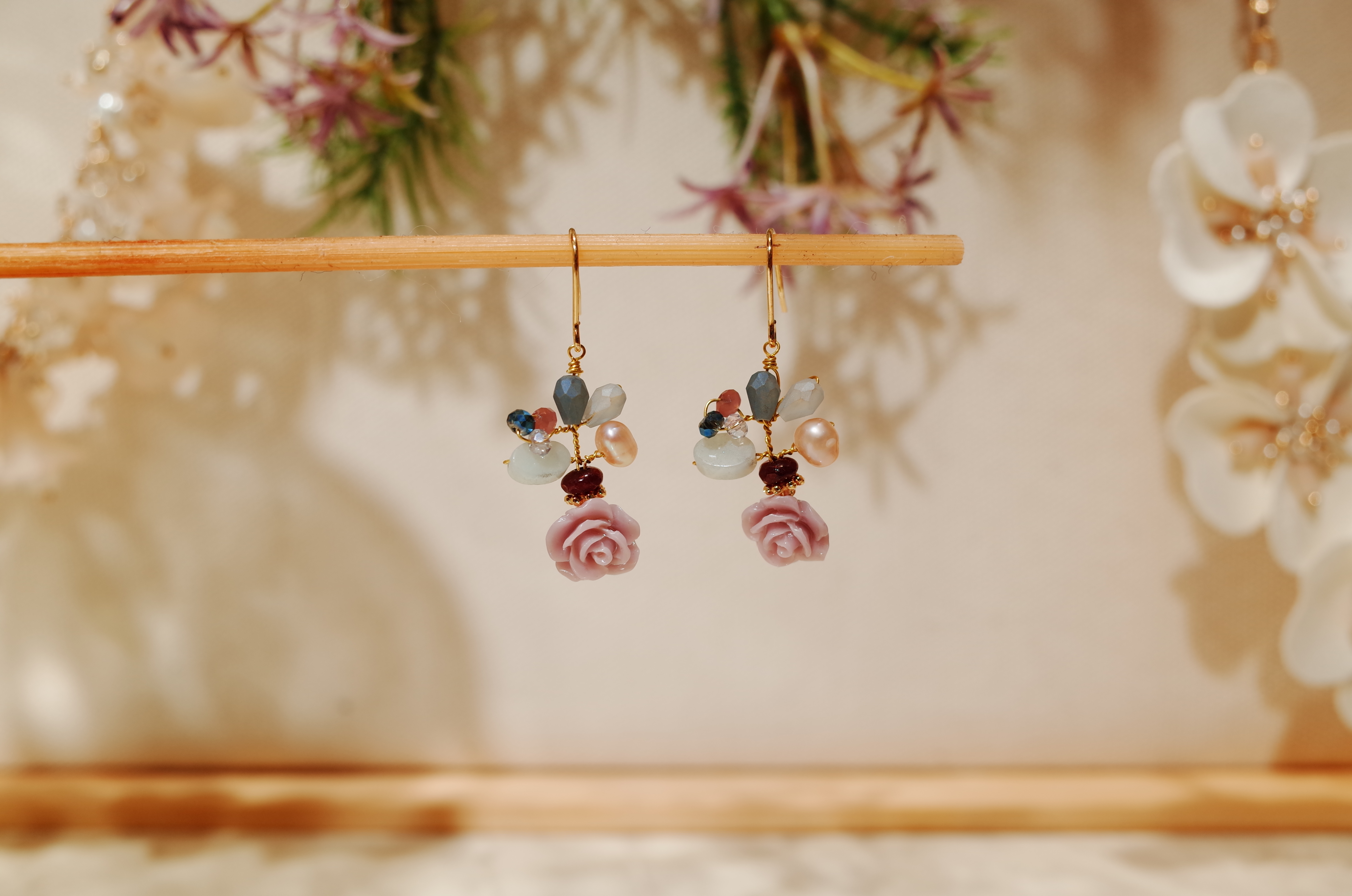 <b><p>Purple Rose drop earring</p></b><b><p>すみれ色 バラドロップ イヤリング</p></b><br /><br /><p align='center'>