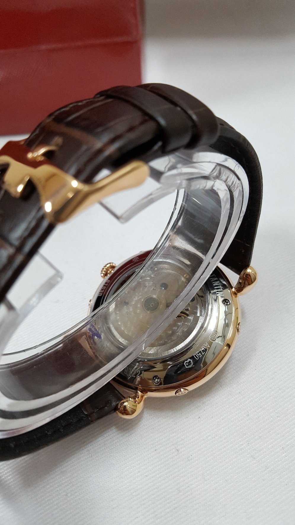 <b><p>Vacron Cstantine Ppetual Gold White pla leat</p></b><b><p>ヴァシュロン コンスタンティン パーペチュアル 金工 白い板 レザー 名品バッグ</p></b><br /><br /><p align='center'>