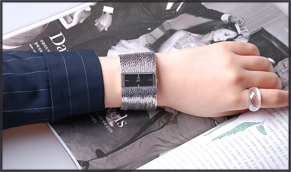 <b><p>Tic Tok ch metal Bangle clock</p></b><b><p>ティクトク シック メタル バングル 時計</p></b><br /><br /><p align='center'>