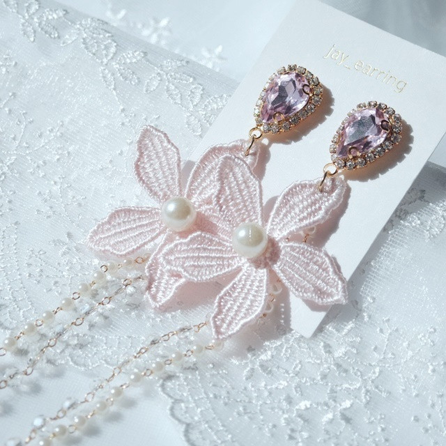 <b><p>race Flower Pearl crystal Drop ring Soft</p></b><b><p>レース 花 真珠 クリスタル ドロップ イヤリング ほのか 女性らしいルック オールブラファッション</p></b><br /><br /><p align='center'>