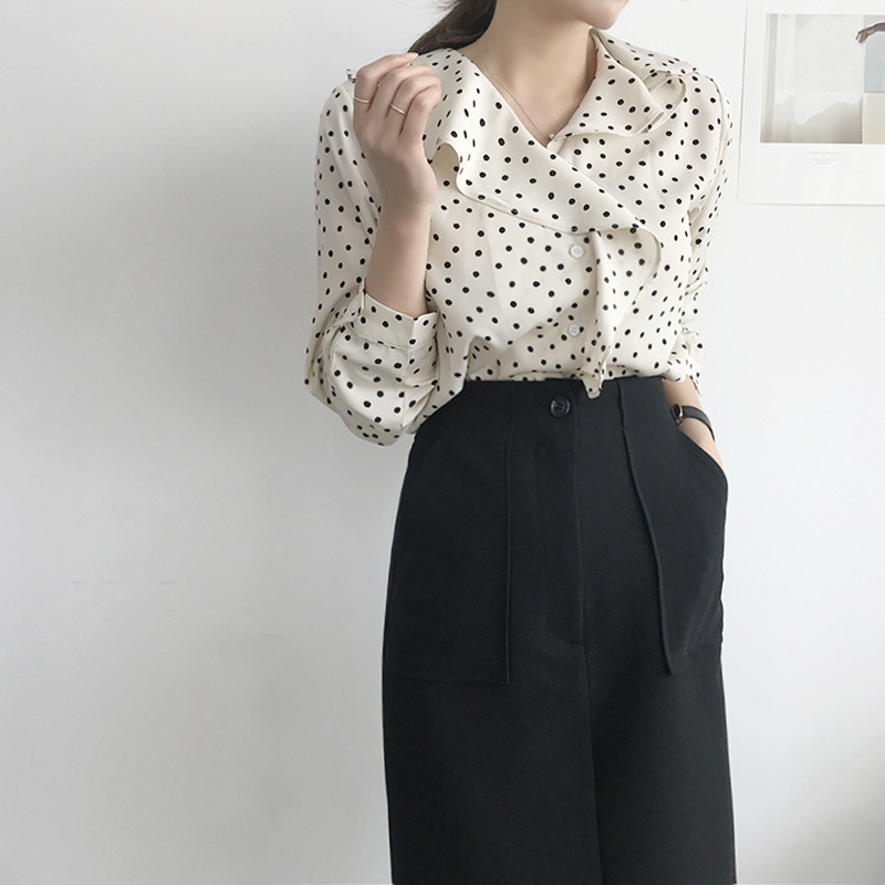 <b><p>dot Frill blouse DT170105022-23 Female coordinatio</p></b><b><p>ドット フリルブラウス DT170105022-23 女性コーディネート 会社員</p></b><br /><br /><p align='center'>