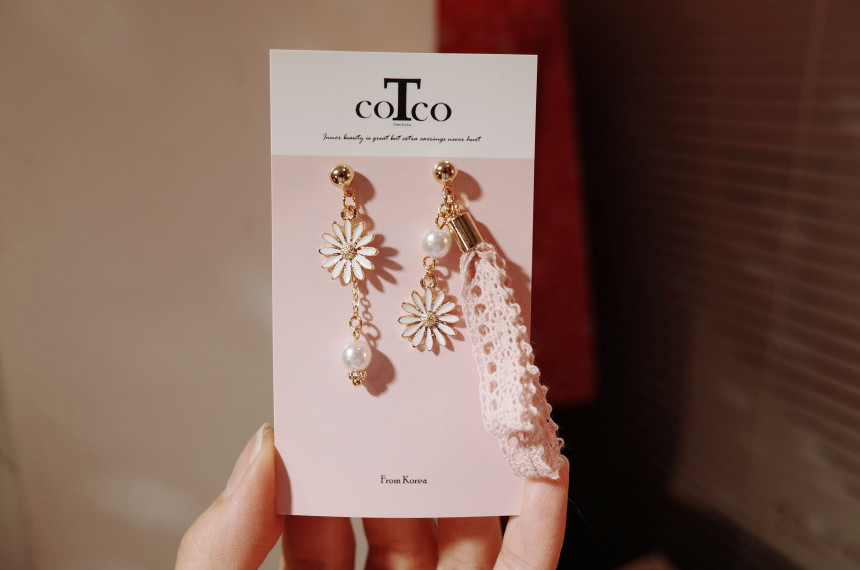 <b><p>daisy race Unknown earring</p></b><b><p>デイジー レース オンバル イヤリング</p></b><br /><br /><p align='center'>