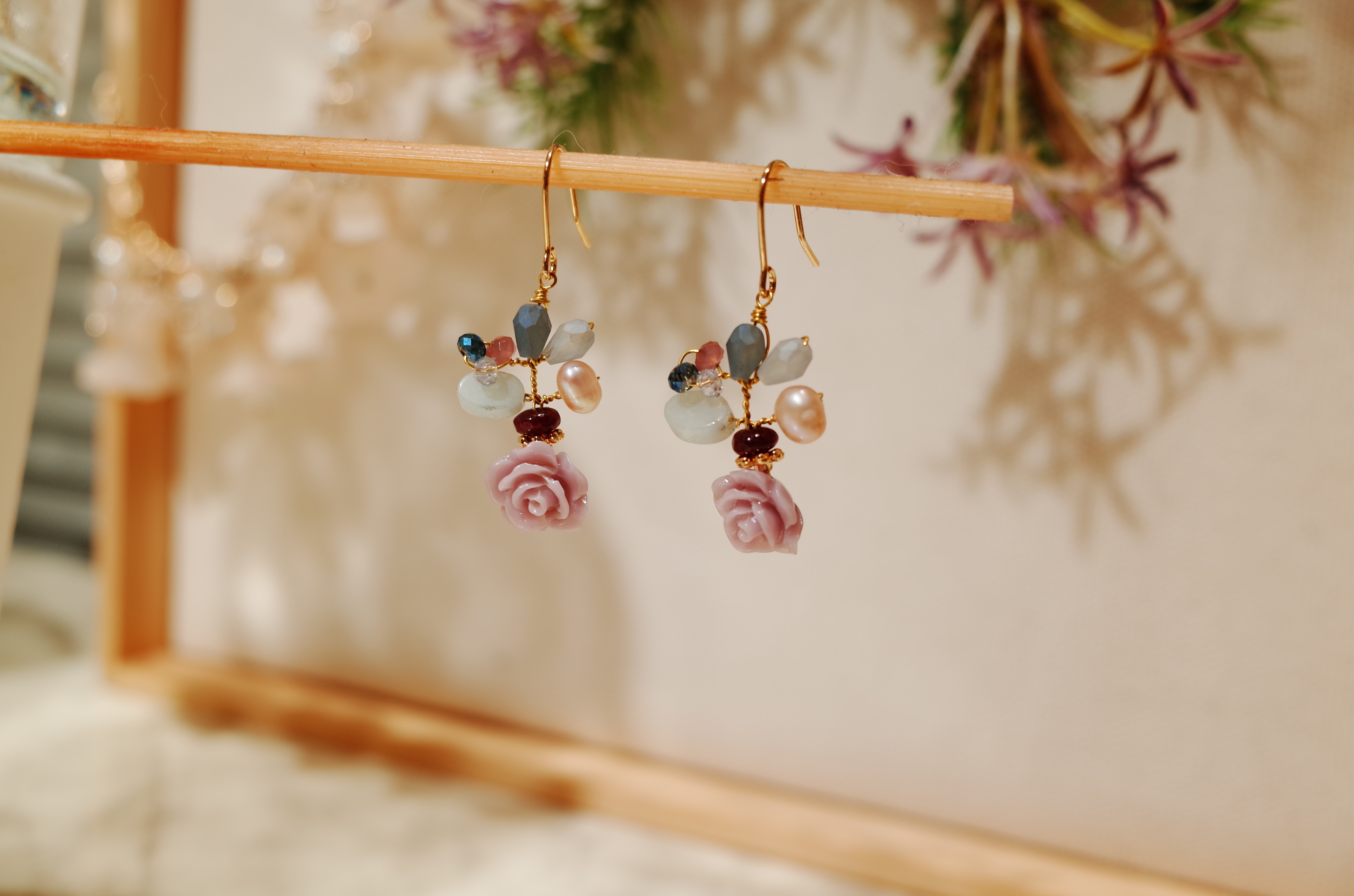 <b><p>Purple Rose drop earring</p></b><b><p>すみれ色 バラドロップ イヤリング</p></b><br /><br /><p align='center'>