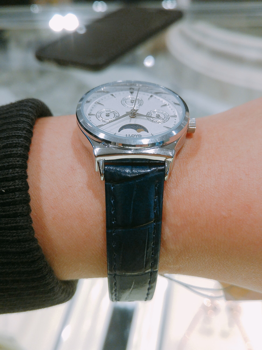 <b><p>Lloyd Multi-Eye Moon Phase Deep Blue leather</p></b><b><p>ロイド マルチアイ ムーンフェイズ ディープブルー レザー カップル 時計 LL2M18370CSL</p></b><br /><br /><p align='center'>