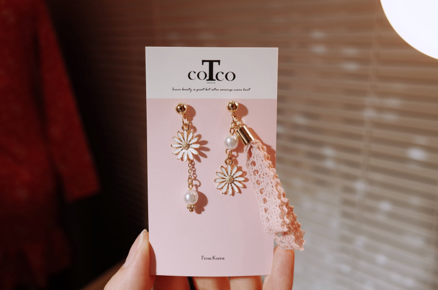 <b><p>daisy race Unknown earring</p></b><b><p>デイジー レース オンバル イヤリング</p></b><br /><br /><p align='center'>