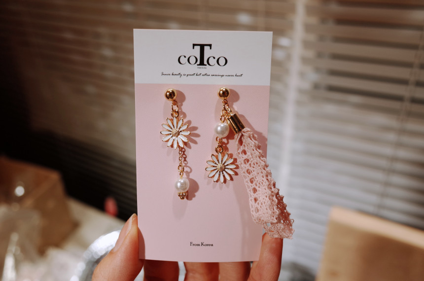 <b><p>daisy race Unknown earring</p></b><b><p>デイジー レース オンバル イヤリング</p></b><br /><br /><p align='center'>