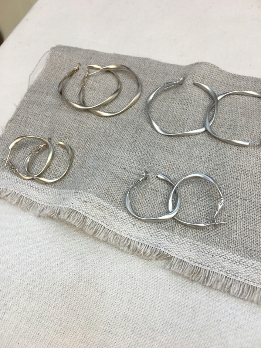 <b><p>Matte Ring earrs small vtage ractive Modern</p></b><b><p>艶消し リングピアス 小さな ヴィンテージ 魅力的な モダンシック シンプルル ユニーク</p></b><br /><br /><p align='center'>