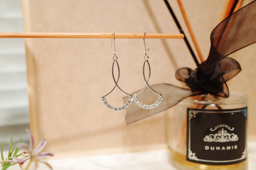 <b><p>Elegance 훕 earring</p></b><b><p>エレガンス フプ イヤリング</p></b><br /><br /><p align='center'>