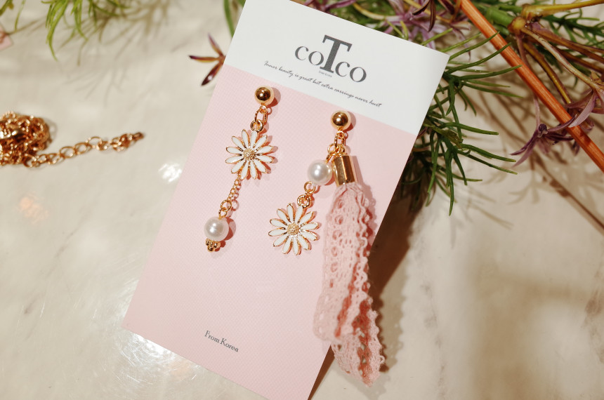 <b><p>daisy race Unknown earring</p></b><b><p>デイジー レース オンバル イヤリング</p></b><br /><br /><p align='center'>