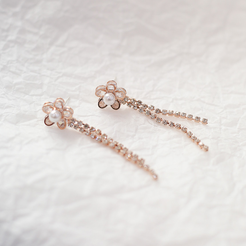 <b><p>Spring Flowers Rose Gold Two-le cubic ear</p></b><b><p>春の花 ローズゴールド 二行キュービック イヤリング モダンファッション ケバケバ</p></b><br /><br /><p align='center'>