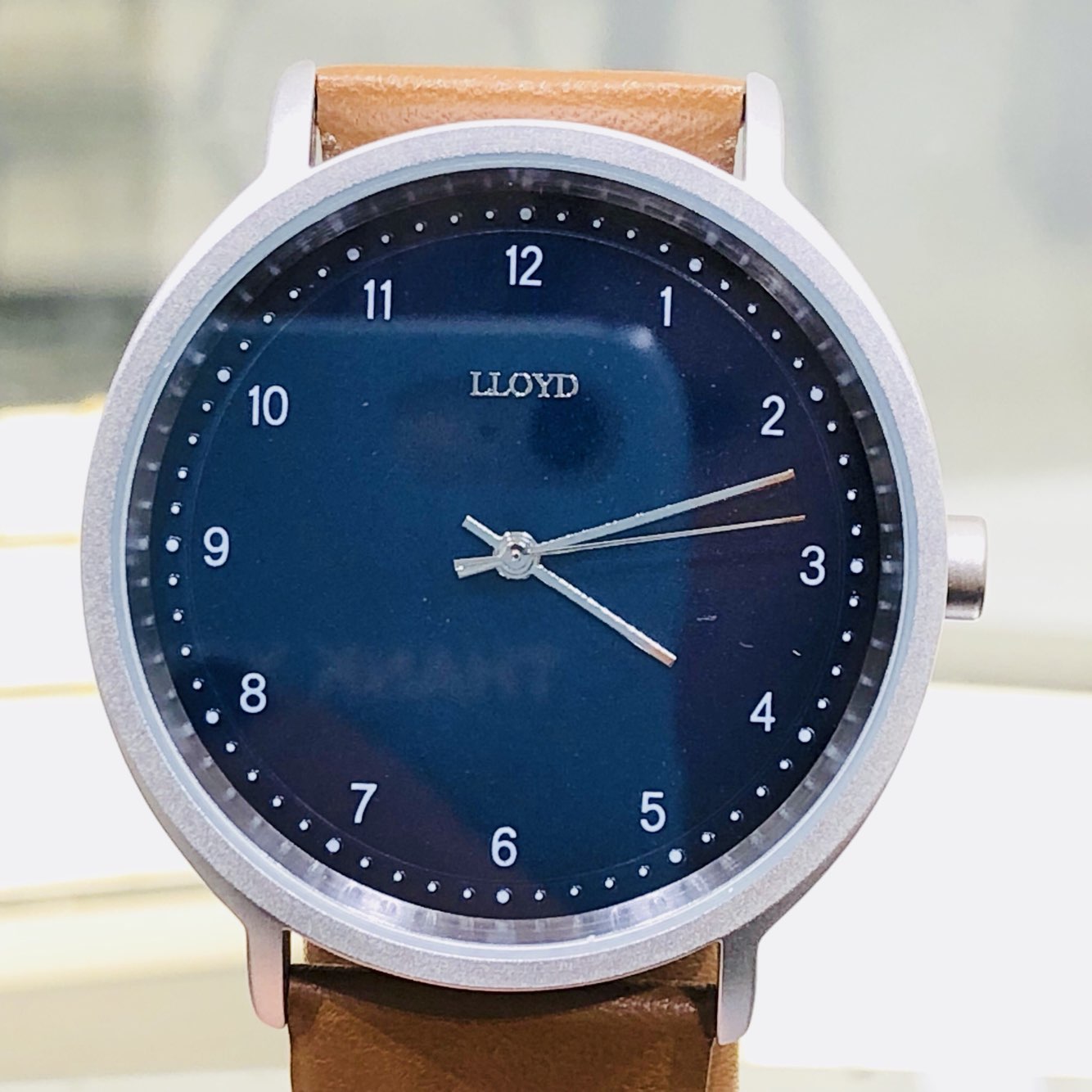 <b><p>Lloyd simple Blue dial cou Leather wch LL1M18371AS</p></b><b><p>ロイド シンプル ブルーダイヤル カッ レザー腕時計 LL1M18371ASR 2G1</p></b><br /><br /><p align='center'>