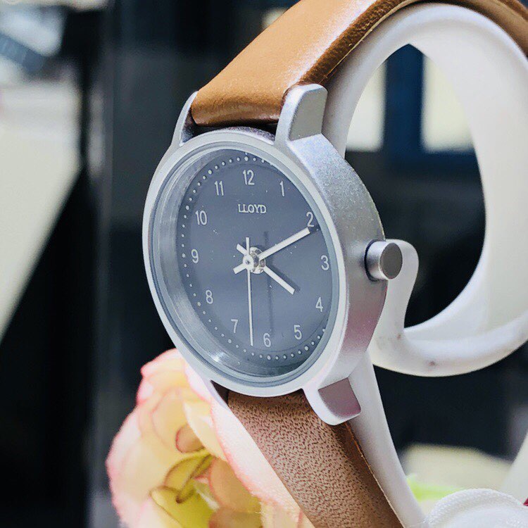 <b><p>Lloyd simple Blue dial cou Leather wch LL1M18371AS</p></b><b><p>ロイド シンプル ブルーダイヤル カッ レザー腕時計 LL1M18371ASR 2G1</p></b><br /><br /><p align='center'>