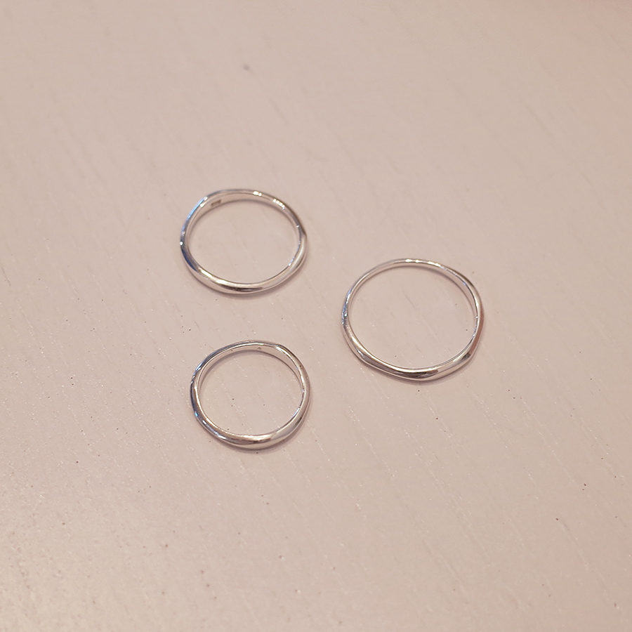 <b><p>Mourning silver 92.5 mple wa Lay Id th</p></b><b><p>無排 シルバー 92.5 シンプル ウェーブ リング 重ね着 グレード 薄い</p></b><br /><br /><p align='center'>