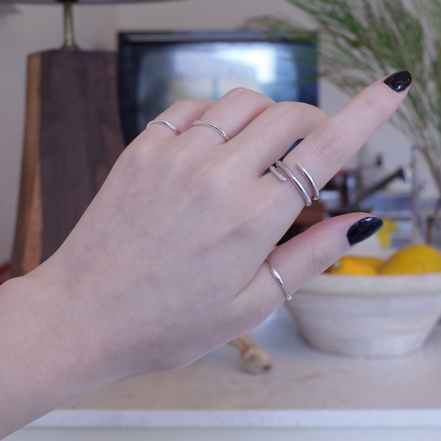 <b><p>Mourning silver 92.5 mple wa Lay Id th</p></b><b><p>無排 シルバー 92.5 シンプル ウェーブ リング 重ね着 グレード 薄い</p></b><br /><br /><p align='center'>