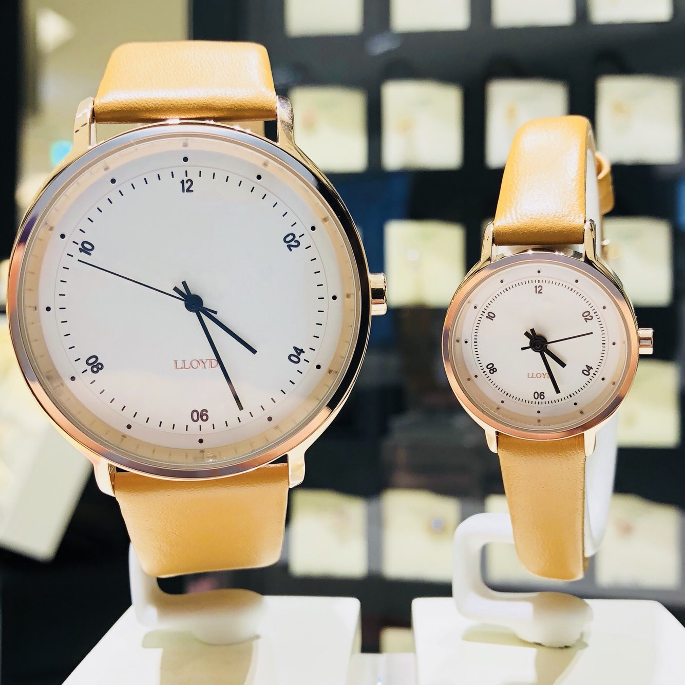 <b><p>Lloyd simple Arabia cou Leather wch LL1M18372ASN</p></b><b><p>ロイド シンプル アラビア文字 カッ レザー腕時計 LL1M18372ASN 2G2</p></b><br /><br /><p align='center'>