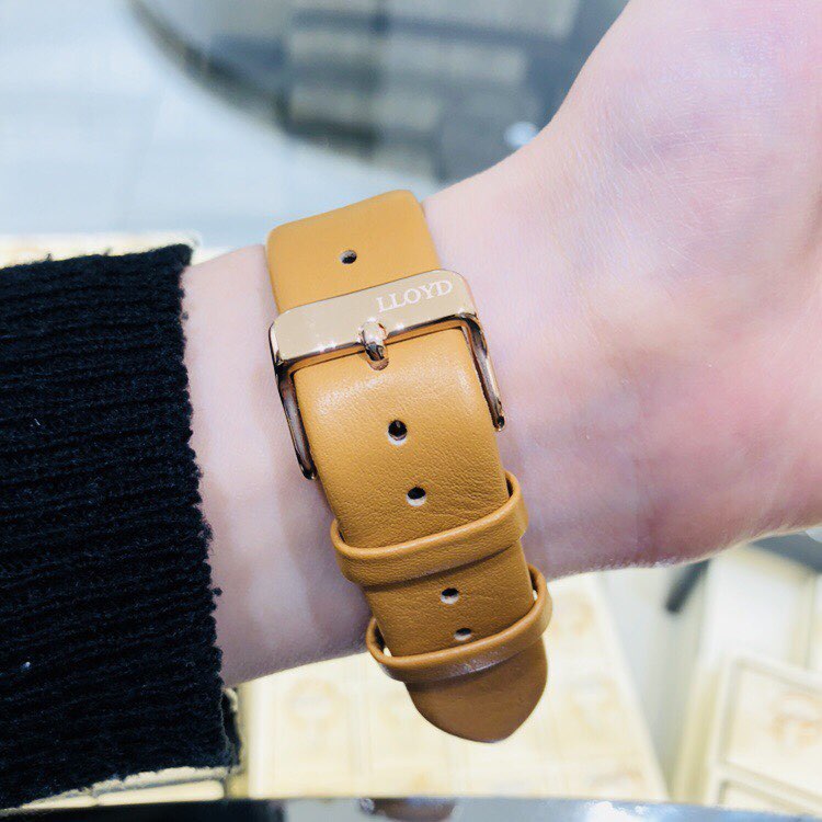 <b><p>Lloyd simple Arabia cou Leather wch LL1M18372ASN</p></b><b><p>ロイド シンプル アラビア文字 カッ レザー腕時計 LL1M18372ASN 2G2</p></b><br /><br /><p align='center'>