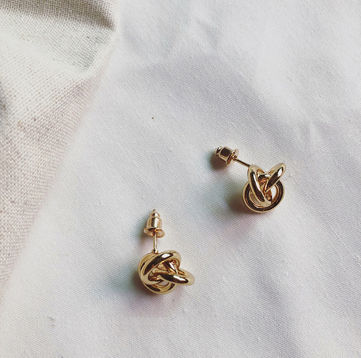 <b><p>Simple Twine gold silver kk Antique earrg</p></b><b><p>シンプルな プレッツェル ゴールド シルバー ねじれ アンティーク イヤリング 手頃な価格の</p></b><br /><br /><p align='center'>