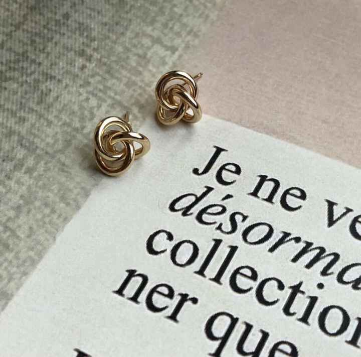 <b><p>Simple Twine gold silver kk Antique earrg</p></b><b><p>シンプルな プレッツェル ゴールド シルバー ねじれ アンティーク イヤリング 手頃な価格の</p></b><br /><br /><p align='center'>