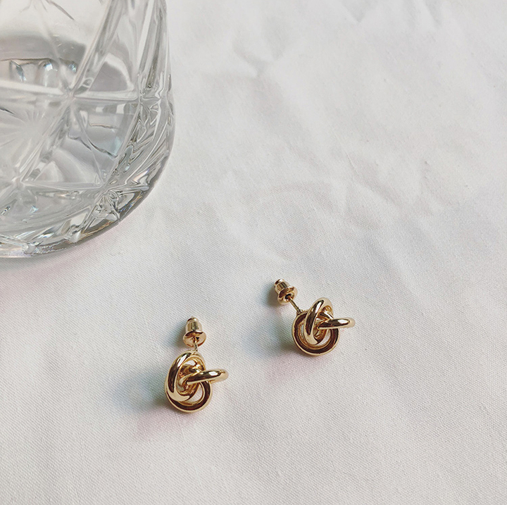 <b><p>Simple Twine gold silver kk Antique earrg</p></b><b><p>シンプルな プレッツェル ゴールド シルバー ねじれ アンティーク イヤリング 手頃な価格の</p></b><br /><br /><p align='center'>