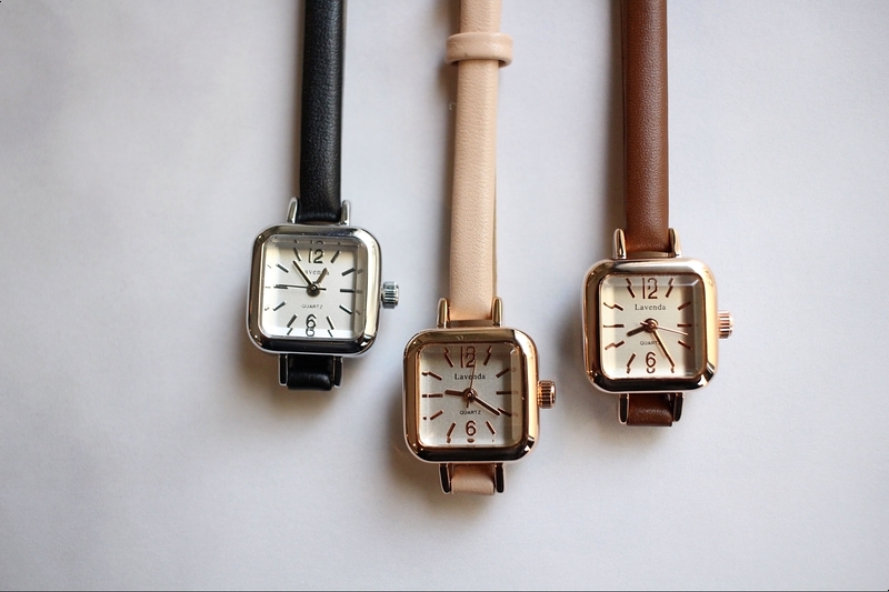 <b><p>small square leather fee wrist clock 3cor</p></b><b><p>小さな 正方形 レザー 女性 手首 時計 3色 ファッション 薄い</p></b><br /><br /><p align='center'>