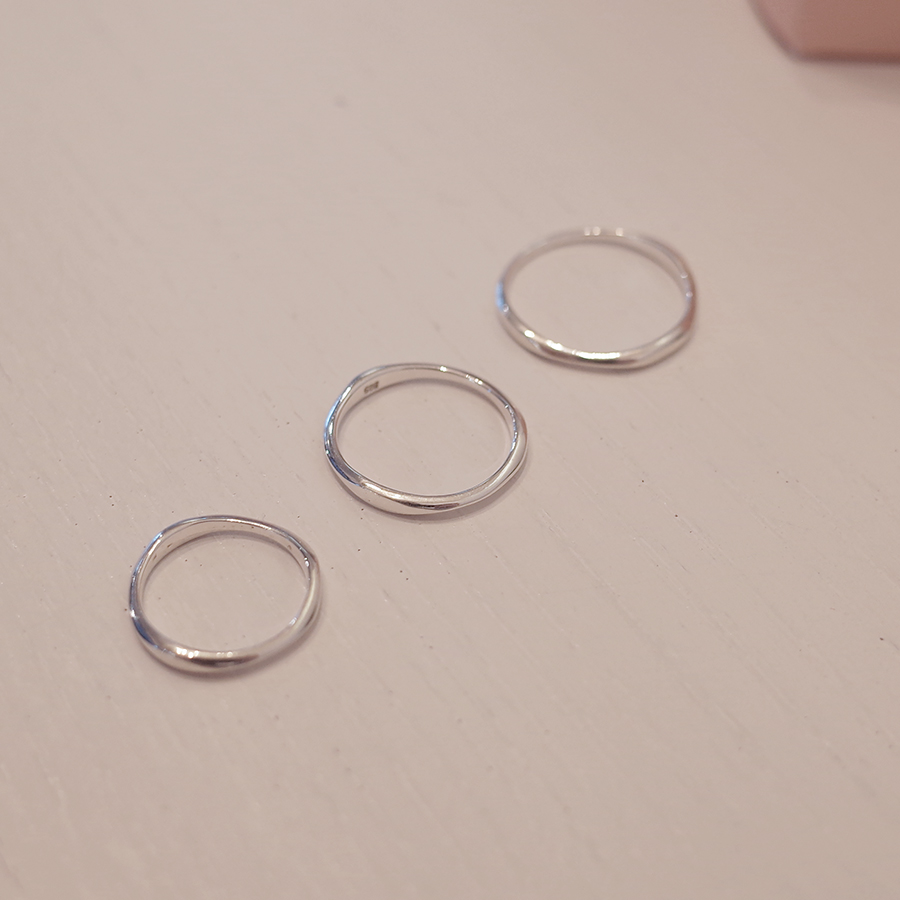 <b><p>Mourning silver 92.5 mple wa Lay Id th</p></b><b><p>無排 シルバー 92.5 シンプル ウェーブ リング 重ね着 グレード 薄い</p></b><br /><br /><p align='center'>