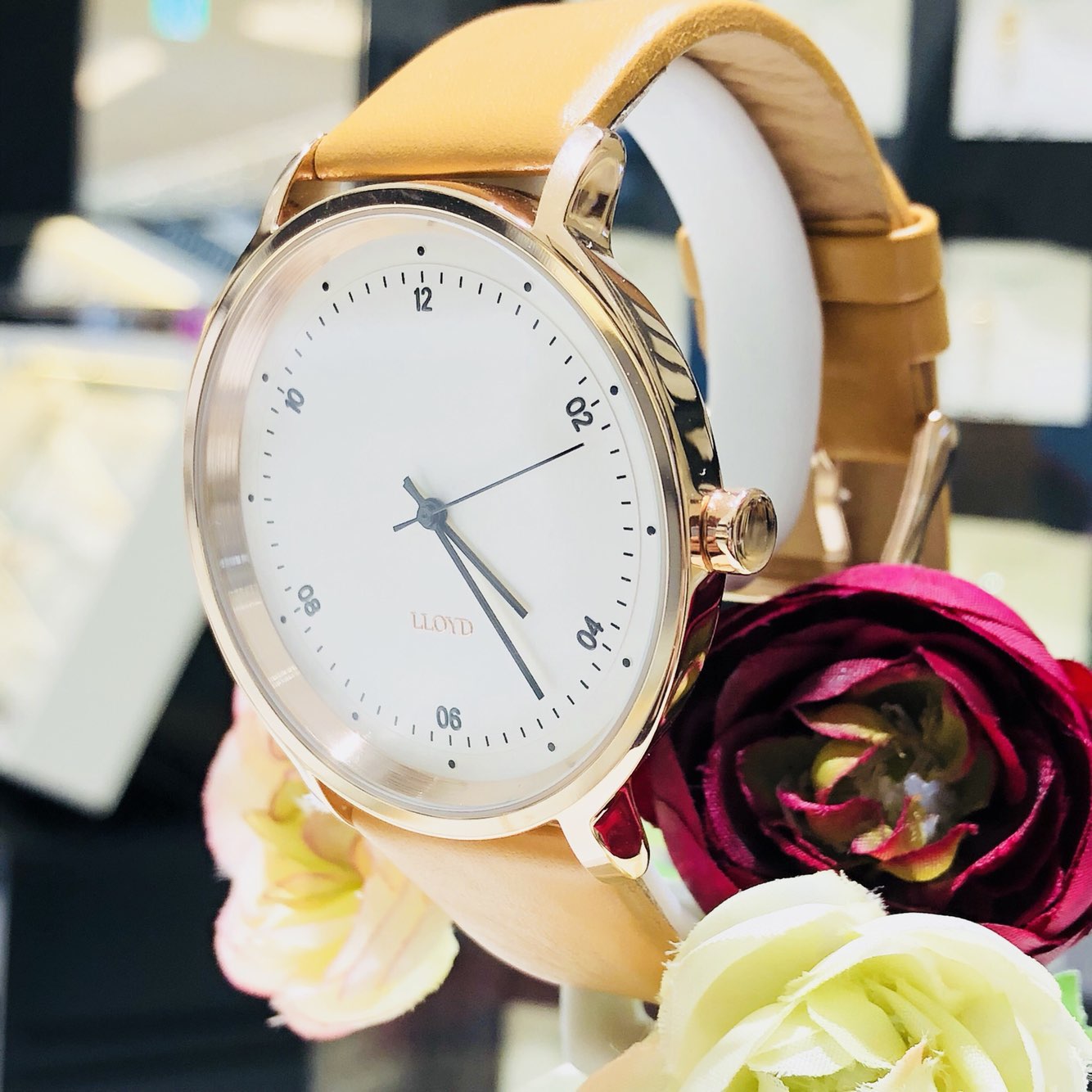 <b><p>Lloyd simple Arabia cou Leather wch LL1M18372ASN</p></b><b><p>ロイド シンプル アラビア文字 カッ レザー腕時計 LL1M18372ASN 2G2</p></b><br /><br /><p align='center'>