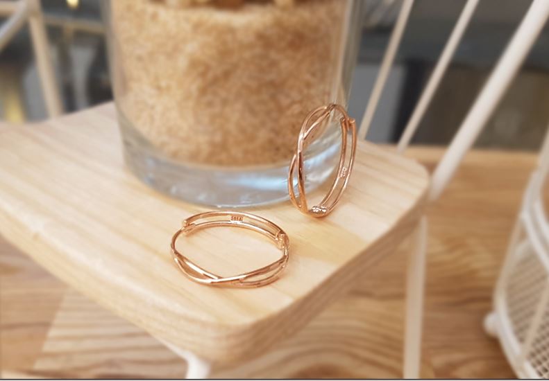 <b><p>14k 18k EARRING Shin Sung Ky st earrg Stylish</p></b><b><p>14k 18k プレッツェルEARRING シン・セギョンst イヤリング スタイリッシュ</p></b><br /><br /><p align='center'>