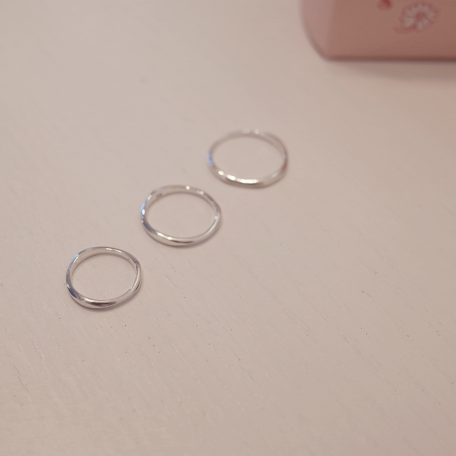 <b><p>Mourning silver 92.5 mple wa Lay Id th</p></b><b><p>無排 シルバー 92.5 シンプル ウェーブ リング 重ね着 グレード 薄い</p></b><br /><br /><p align='center'>