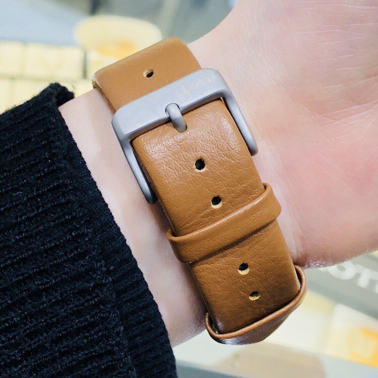 <b><p>Lloyd simple Blue dial cou Leather wch LL1M18371AS</p></b><b><p>ロイド シンプル ブルーダイヤル カッ レザー腕時計 LL1M18371ASR 2G1</p></b><br /><br /><p align='center'>