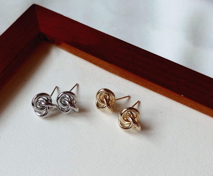 <b><p>Simple Twine gold silver kk Antique earrg</p></b><b><p>シンプルな プレッツェル ゴールド シルバー ねじれ アンティーク イヤリング 手頃な価格の</p></b><br /><br /><p align='center'>