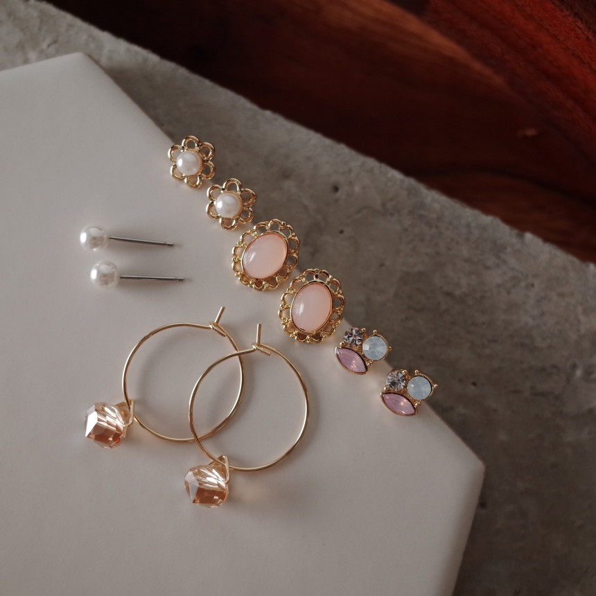 <b><p>NO109 Date look Fwer SET earrings Stylish</p></b><b><p>NO109 デートルック フラワーSETイヤリング スタイリッシュな シな ユニークなデザイン</p></b><br /><br /><p align='center'>