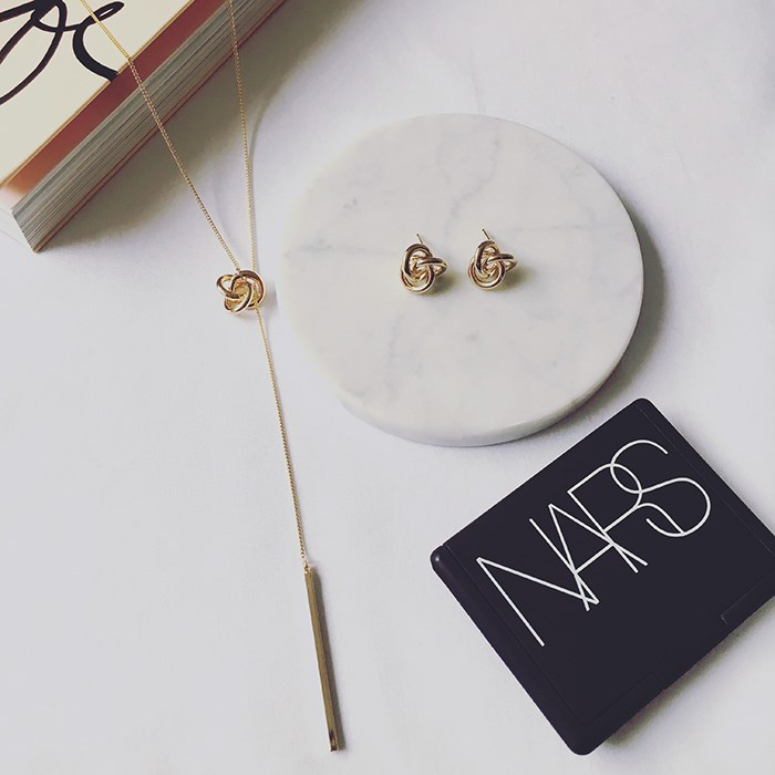 <b><p>Simple Twine gold silver kk Antique earrg</p></b><b><p>シンプルな プレッツェル ゴールド シルバー ねじれ アンティーク イヤリング 手頃な価格の</p></b><br /><br /><p align='center'>