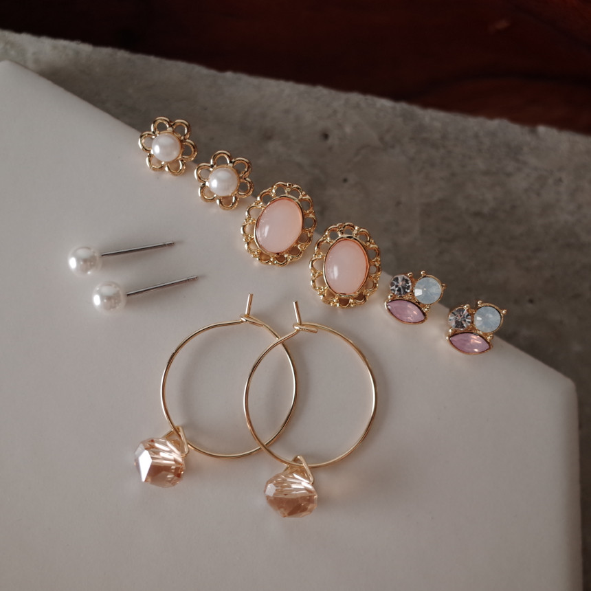 <b><p>NO109 Date look Fwer SET earrings Stylish</p></b><b><p>NO109 デートルック フラワーSETイヤリング スタイリッシュな シな ユニークなデザイン</p></b><br /><br /><p align='center'>