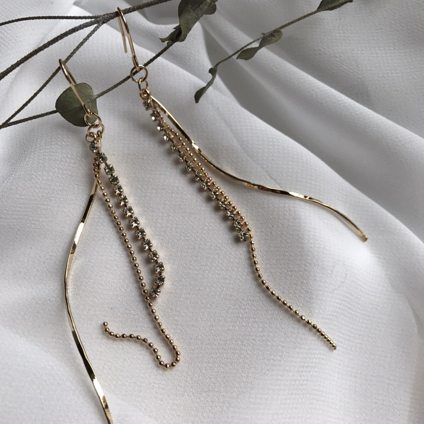 <b><p>Possible eaves Crow Cubic Dp Earrings Lo</p></b><b><p>グィチ可能 クローズ キュービック ウェーブ ドロップイヤリング ロが モダン 女性らしい</p></b><br /><br /><p align='center'>