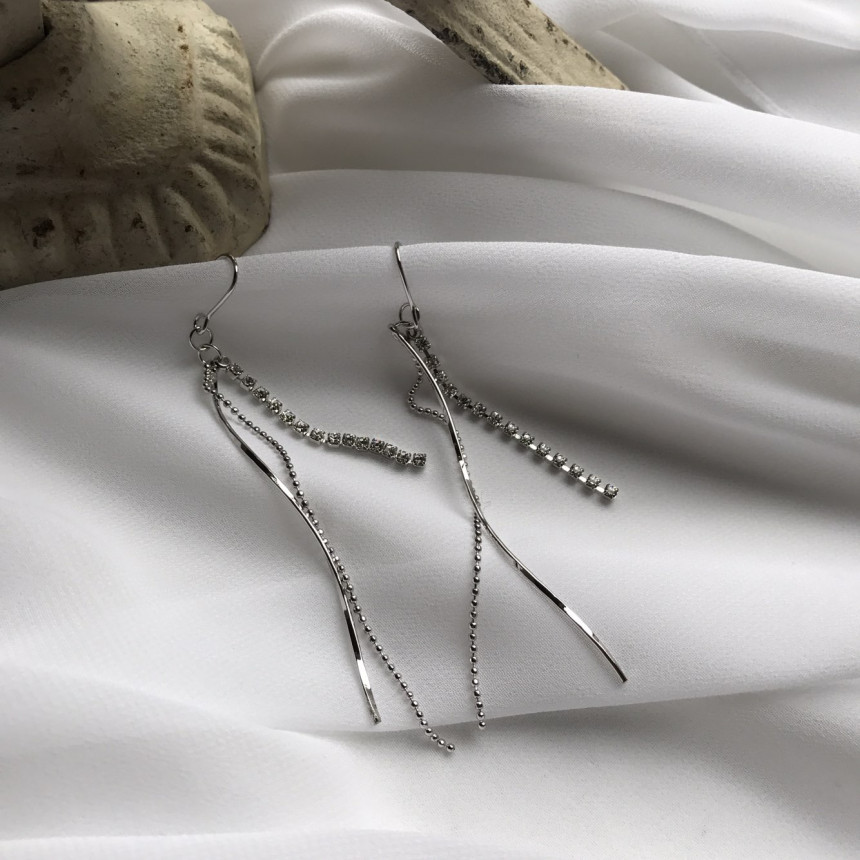 <b><p>Possible eaves Crow Cubic Dp Earrings Lo</p></b><b><p>グィチ可能 クローズ キュービック ウェーブ ドロップイヤリング ロが モダン 女性らしい</p></b><br /><br /><p align='center'>