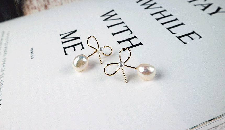 <b><p>earring Freshwater pl bbon Butiful Beloved</p></b><b><p>イヤリング 淡水真珠 リボン 光沢がきれいな 愛らしい デートルック センスあふれる</p></b><br /><br /><p align='center'>