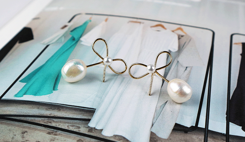 <b><p>earring Freshwater pl bbon Butiful Beloved</p></b><b><p>イヤリング 淡水真珠 リボン 光沢がきれいな 愛らしい デートルック センスあふれる</p></b><br /><br /><p align='center'>