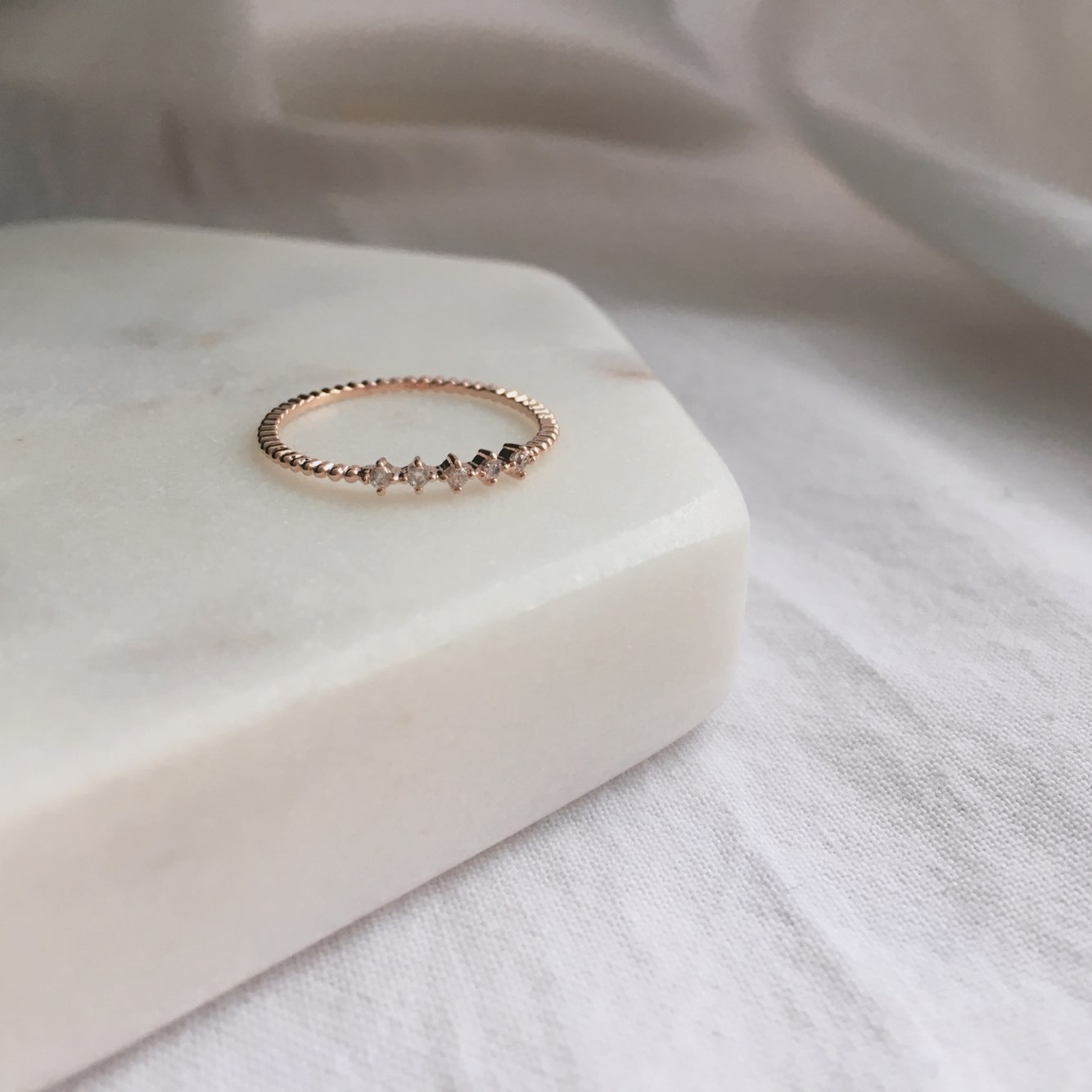 <b><p>Aurora Ring 2 set Dunsan-do accessies Hodae</p></b><b><p>オーロラリング 2つの セット 屯山洞アクセサリー 弘大 重ね着 有色 きれいな</p></b><br /><br /><p align='center'>