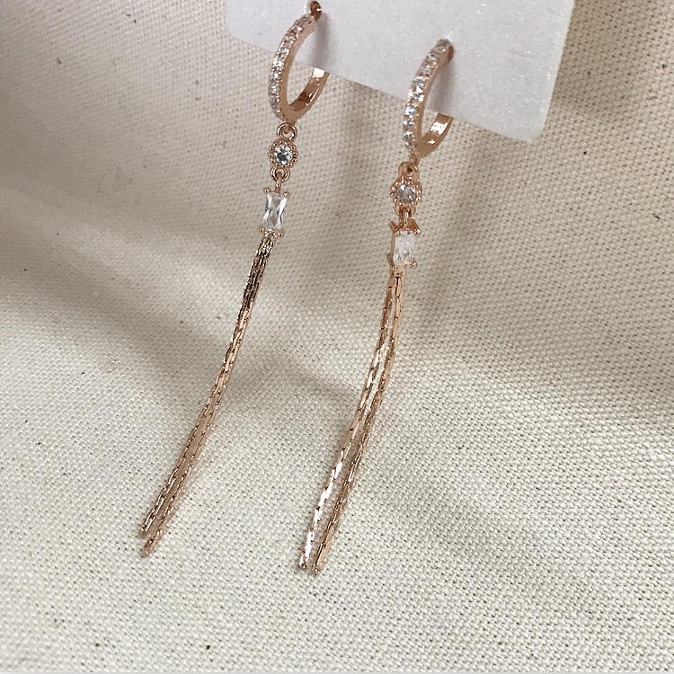 <b><p>Mourning 92.5 silver spit Cubic Lo Drop ear</p></b><b><p>無排 92.5シルバー針 キュービックリング ドロップ イヤ 有H THAT 生気溌剌</p></b><br /><br /><p align='center'>